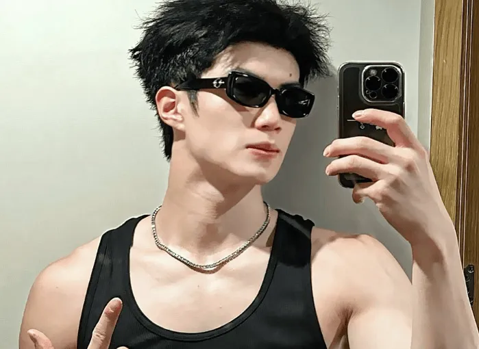 李永伟分享帅气照片：___是最好的时尚单品？