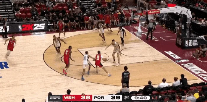 没有进球！萨尔近框投篮仍然偏出 本场比赛他7投0中